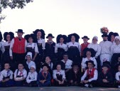 Le groupe folklorique du Pays de Hanau en déplacement dans le Cantal