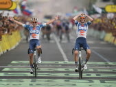 Bardet en jaune, Van den Broek équipier modèle... revivez la première étape