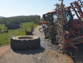 Accident entre un tracteur et un poids lourd : la RD7 barrée 