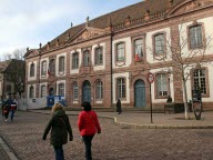 Prison ferme pour le trouble-fête national