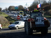 Un convoi d'agriculteurs en route pour aller « investir » le marché de Rungis