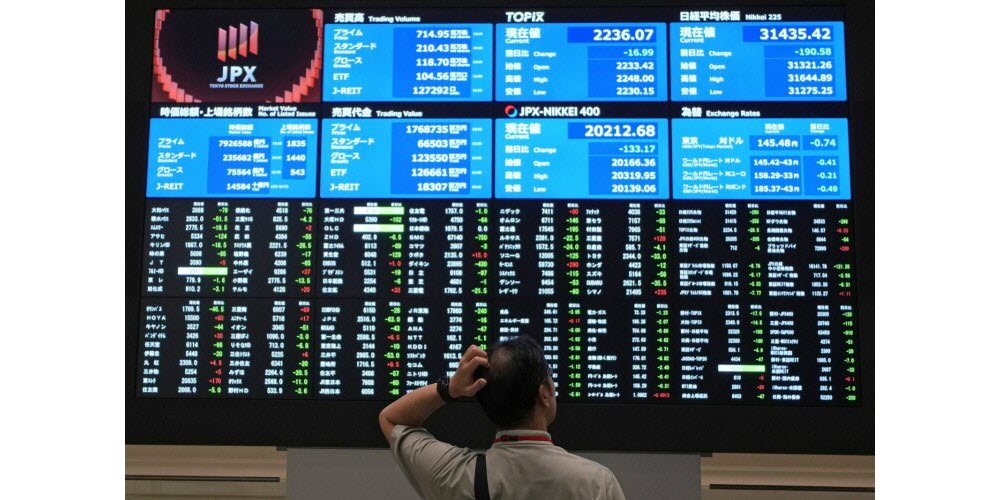 Le mur des cours devant la Bourse de Tokyo, au Japon. Photo Sipa/AP/Shuji Kajiyama