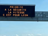 La rapidité de Léon Marchand pointée avec humour sur l'autoroute à Brumath