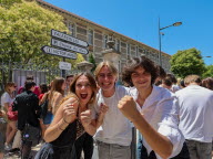 Scène de liesse et cris de joie à l'annonce des résultats du baccalauréat