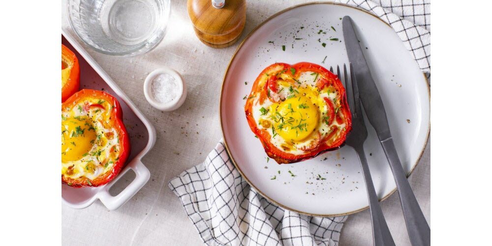 Un oeuf cocotte aux poivrons : une idée originale pour un plat détonnant ! Photo Interfel