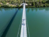 Une nouvelle passerelle suspendue sur le Rhône