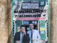 Ils parodient la campagne des législatives sous la bannière du “Rassemblement alcoolique” : « Notre but est d’apporter un peu de légèreté »