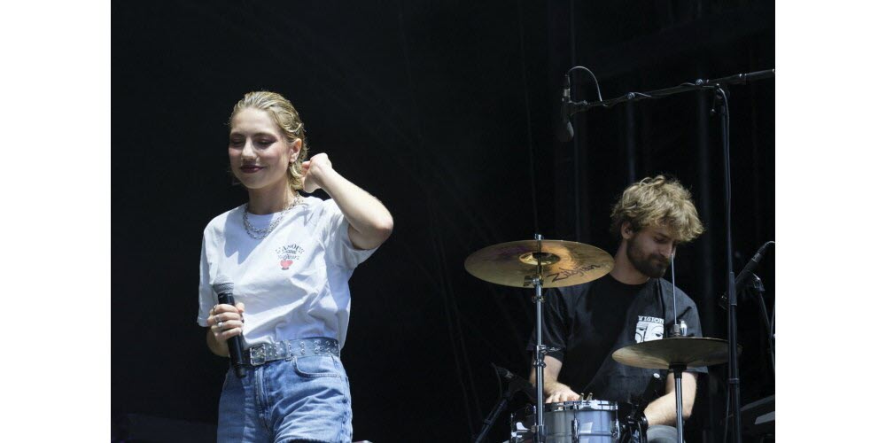 Une grand complicité était palpable entre l'artiste et ses musiciens. Photo Le DL/Julien Dufloux