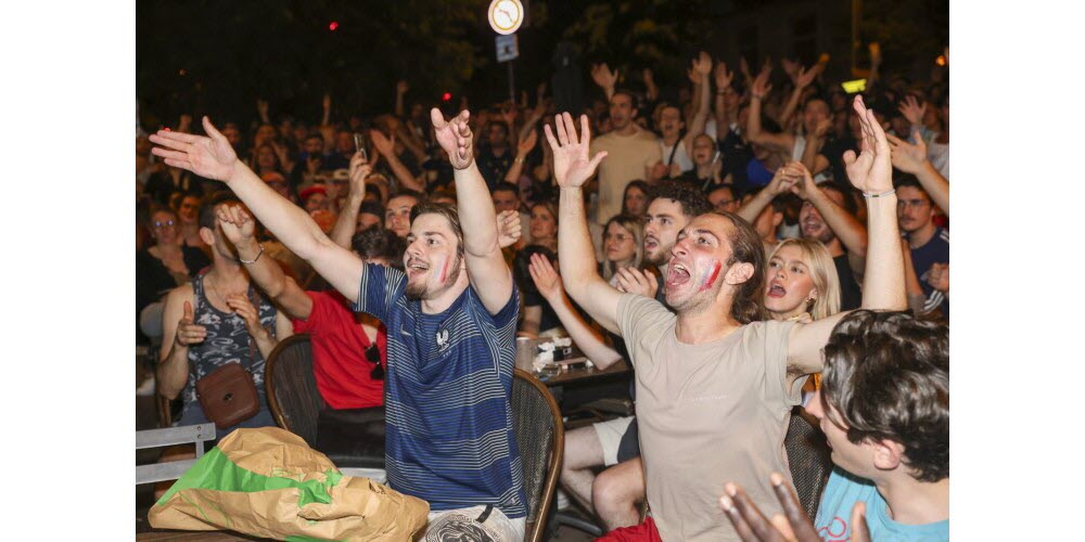 La délivrance de la victoire au terme des tirs aux buts.  Photo Le DL /Stéphane Pillaud