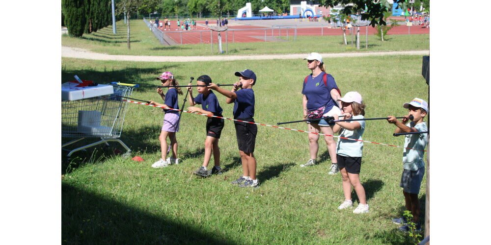 Parmi les activités sportives du jour, il y avait un espace dédié à la sarbacane. Photo Le DL/Guillaume Resin