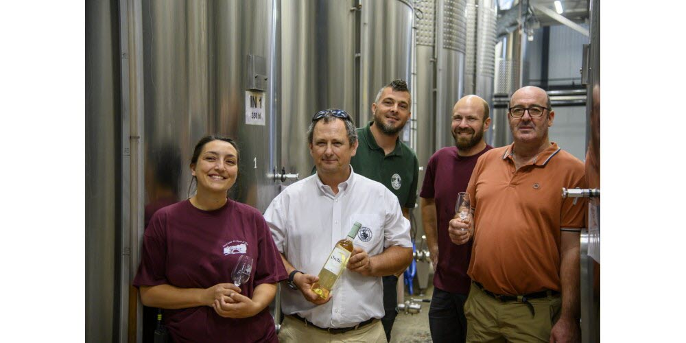 Les gérants de la Cave des vignerons du Sud-Ardèche, satisfaits du début de ces vendanges 2024. Photo Le DL/Julien Dufloux