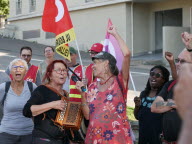 Une soixantaine de personnes ont manifesté sur le Champ-de-Mars