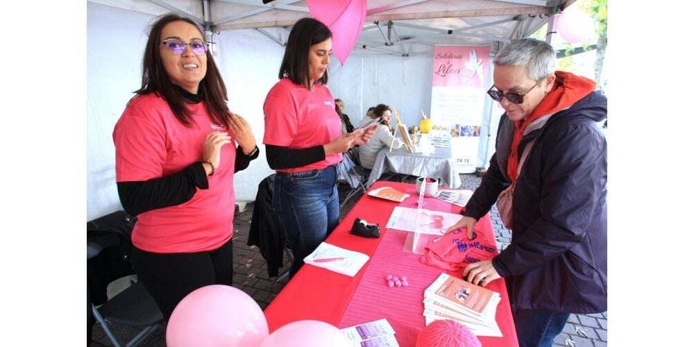 Au Village rose, place Georgin à Épinal, les bénévoles de l'association Solidarité à Lilou étaient présentes. Photo Victor Salvador