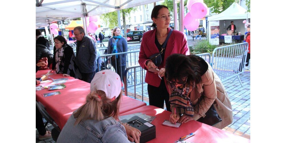 Place Georgin, il sera encore possible de s'inscrire pour les Foulées roses édition 2024 ce dimanche de 8 h à 10 h 15. Photo Victor Salvador