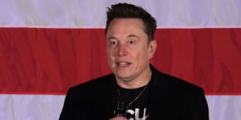 Britská ministryně hájí znásilňovací genocidu, hlásá Musk. Odvolával se i na svou babičku