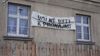 Plíseň, švábi a holobyty jako ve válce. Ústecké ghetto v Předlicích dráždí úřady i obyvatele