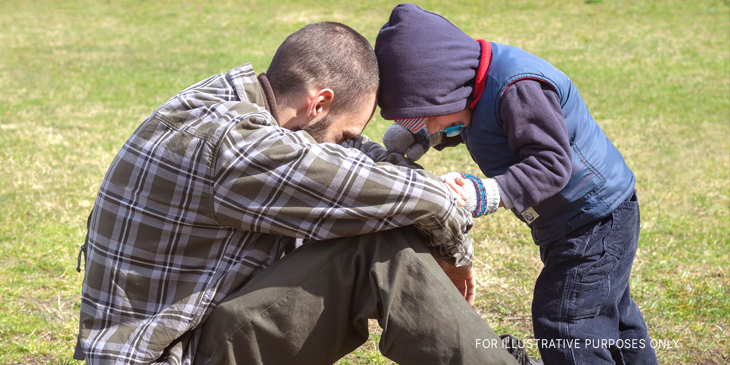 A father and son | Source: flickr.com/Simóca & Annus/(Public Domain)