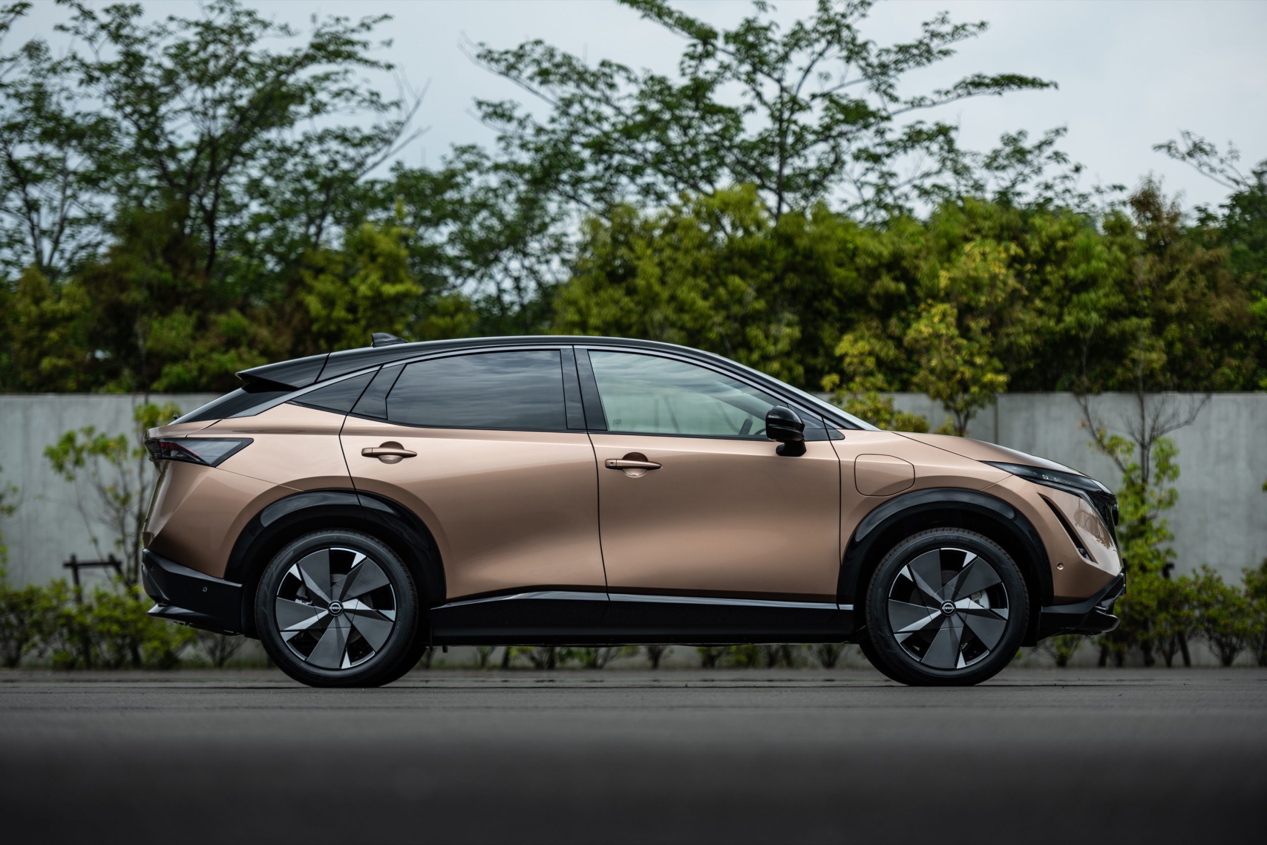 Side view of the Nissan Ariya electric crossover