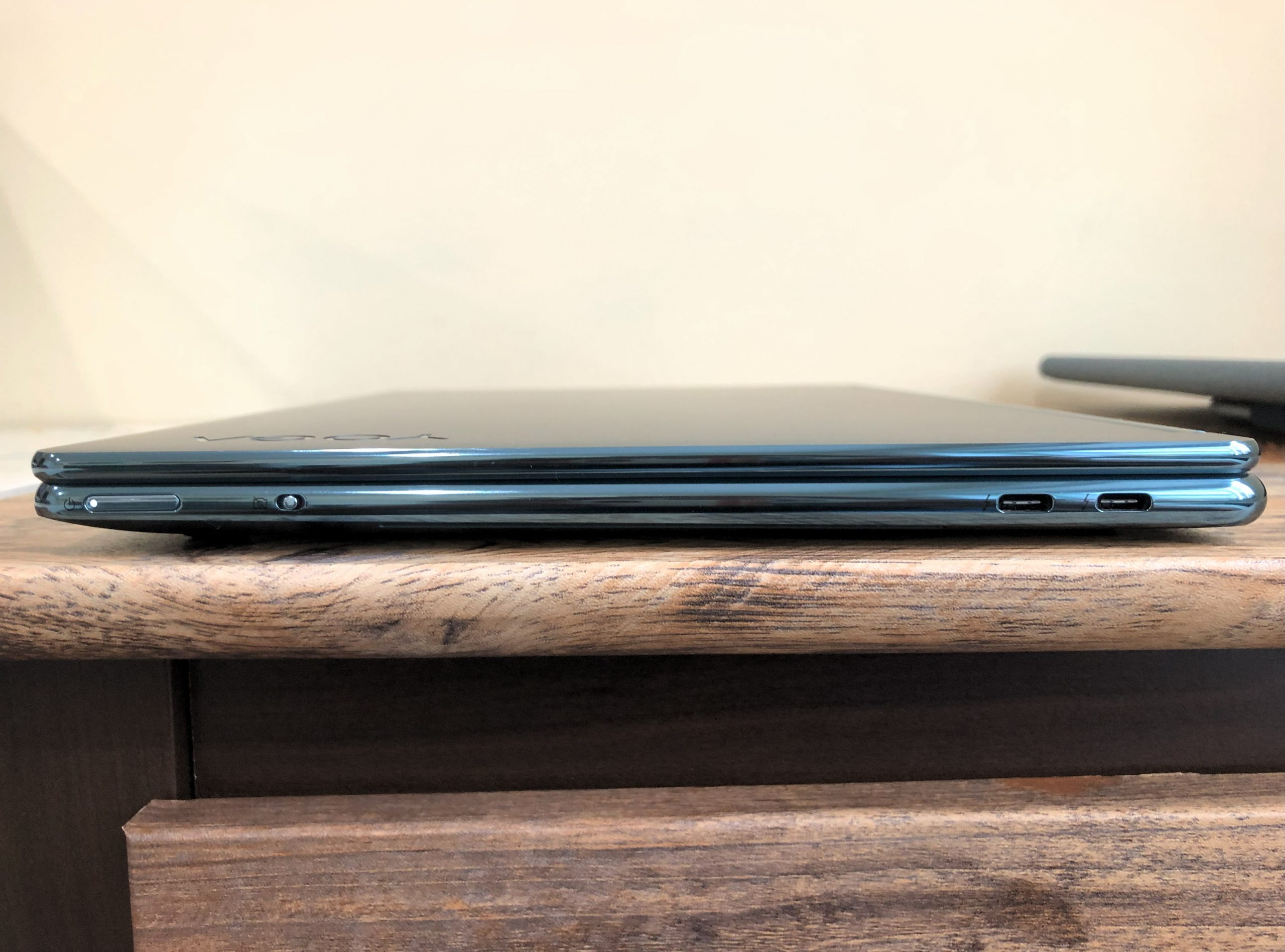 Lenovo Yoga Book 9i ports