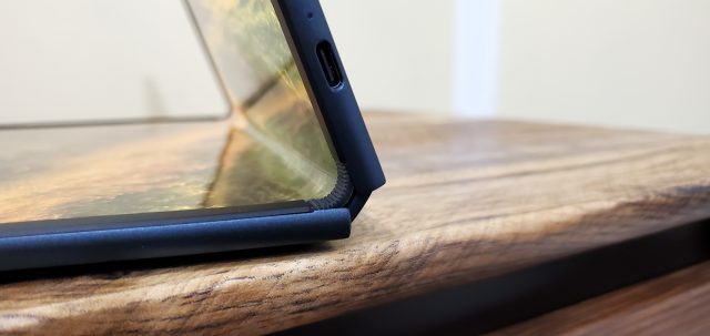 HP Spectre Fold hinge close-up