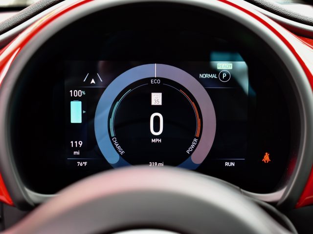 Fiat 500e driver display