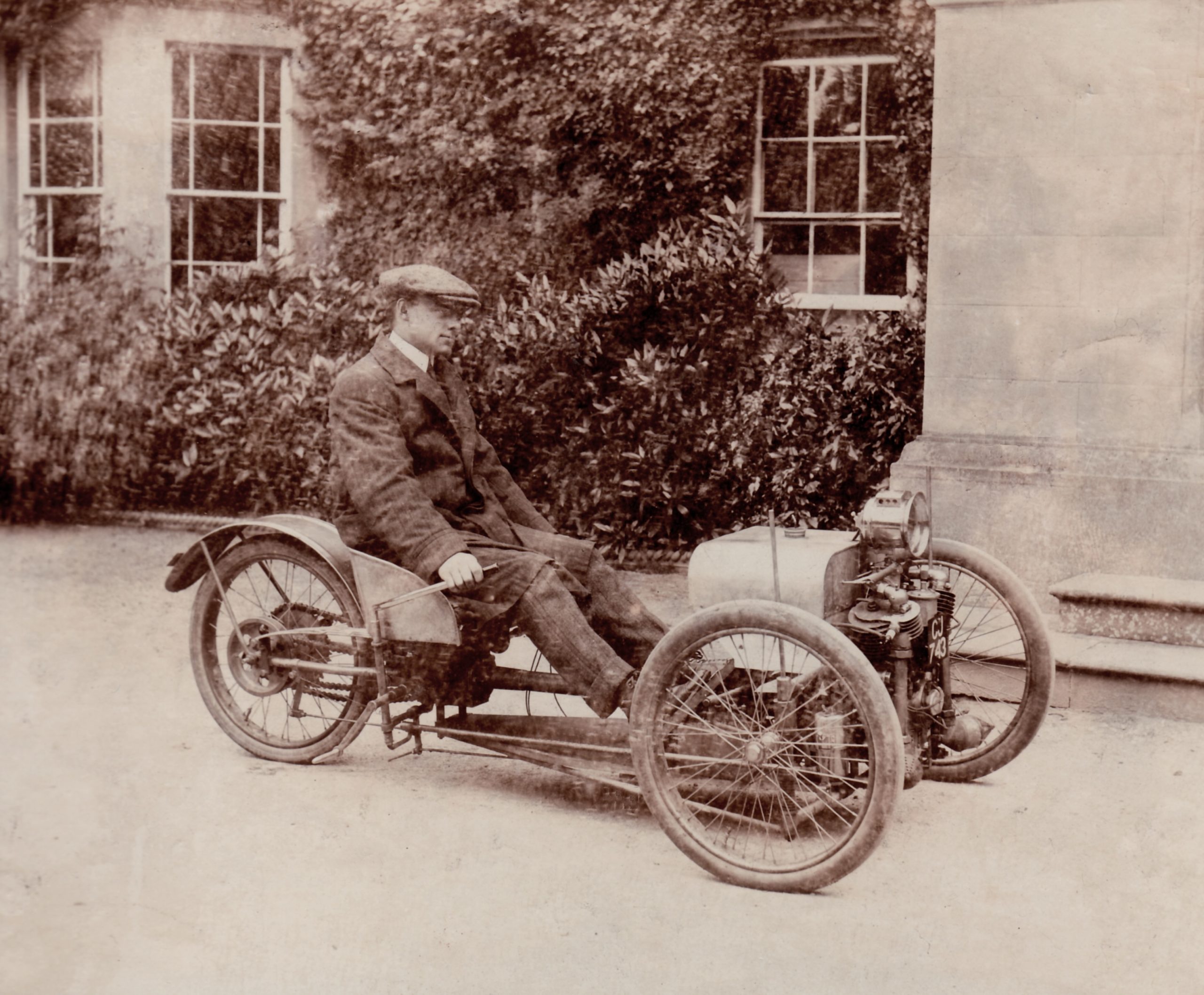 A black and white photo of a Morgan three-wheeler from the 1920s