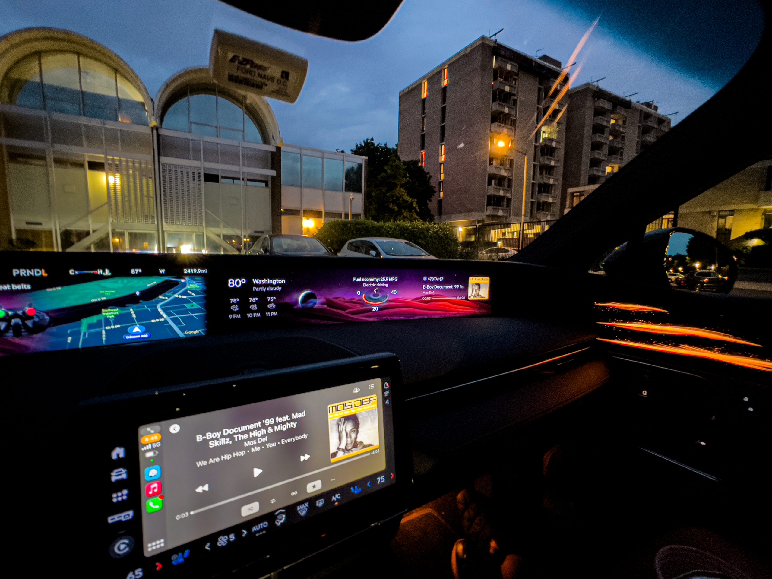 Lincoln Nautilus dash at night