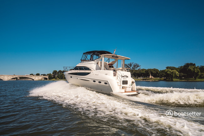 Rent a Meridian Yachts motor yacht in Washington, DC near me