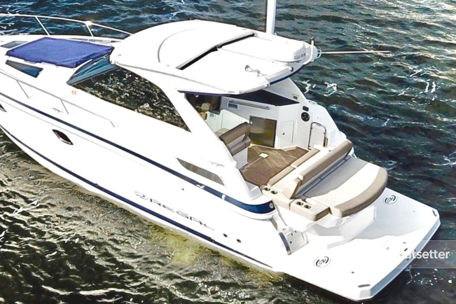 Rent a Regal Boats motor yacht in Washington, DC near me