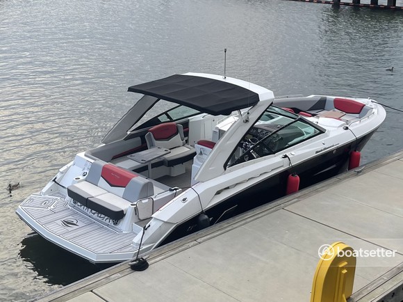 Rent a Cruisers Sport Series motor yacht in Washington, D.C., DC near me