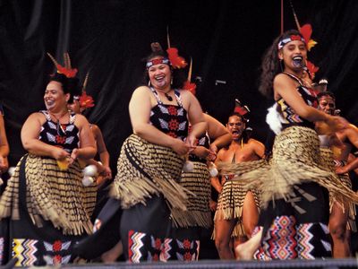 Māori performing kapa haka