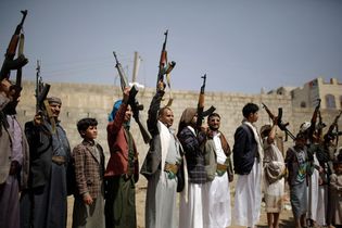 Houthi rebel fighters