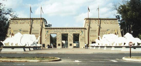 Entrance to the Memphis Zoo, Memphis, Tenn., in the  Egyptian style.