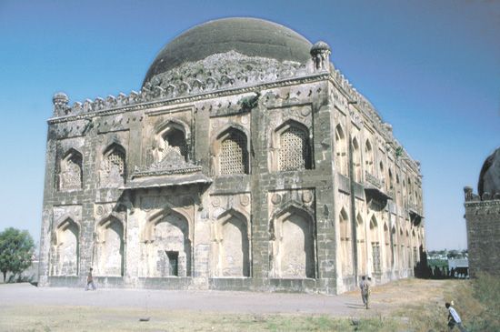 Kalaburagi, Karnataka, India: tomb