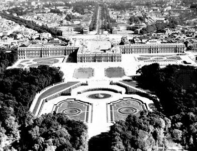 Palace of Versailles, France, built chiefly by Louis Le Vau and Jules Hardouin-Mansart during the last half of the 17th century.