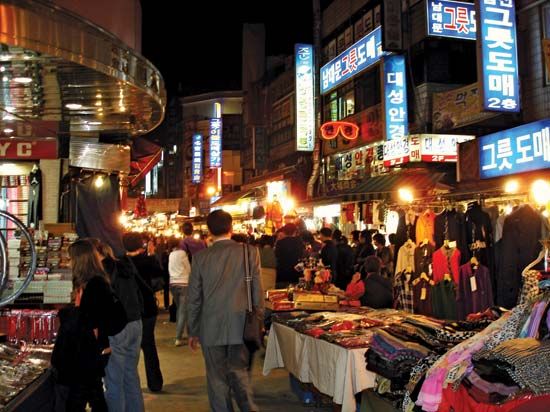 Namdaemun Market at night