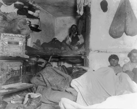 Jacob Riis: photograph of a New York City tenement