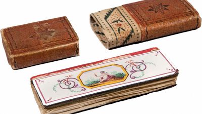 miniature book: women's pocket calendar