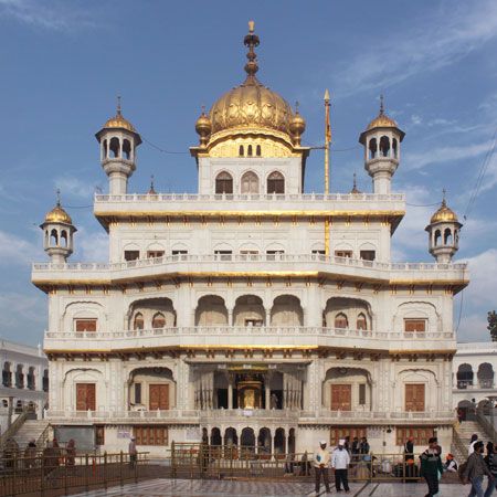 Akal Takht crowd