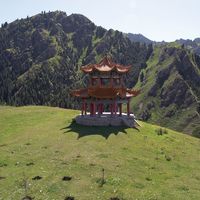 pagoda near Tian Lake