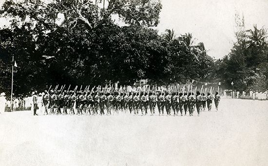 soldiers in Dar es Salaam