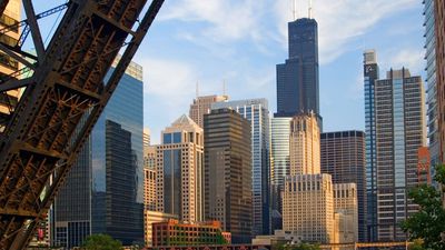 Chicago. Chicago River. Bridge. Skyscraper. Architecture. View of Chicago skyline from the Chicago River, Illinois.