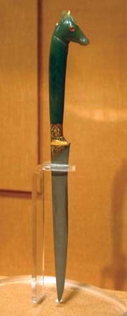 dagger with a horse-head handle