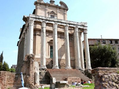 Roman Forum: Temple of Antoninus and Faustina