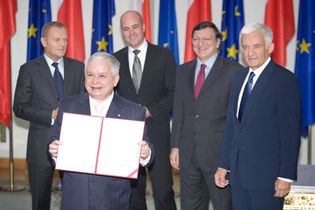 Lech Kaczyński with Donald Tusk, Fredrik Reinfeldt, José Manuel Barroso, and Jerzy Buzek