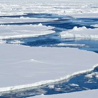 Cracked ice in Arctic Ocean (ice floe; ice flow; ice formation; melting ice; glacier)