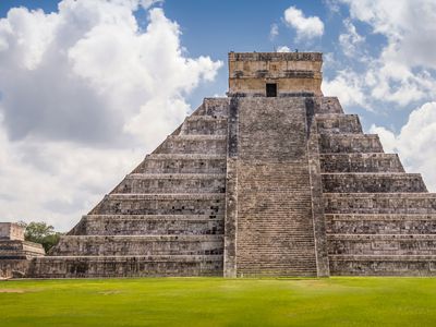 El Castillo, a Toltec-style pyramid, Chichén Itzá, Yucatán state, Mexico