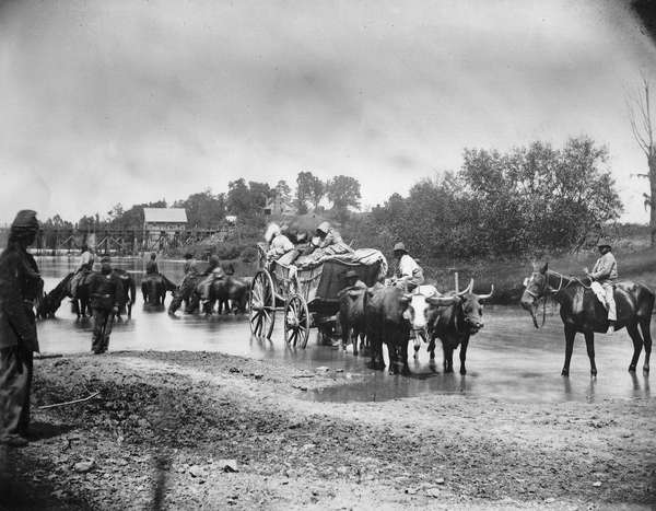 A group of fugitive African Americans crossing the Rappahannock River in Virginia, 1862, during the United States Civil War. Fugitive slaves, escaped slaves, runaway slaves. Photographer Timothy O&#39;Sullivan.