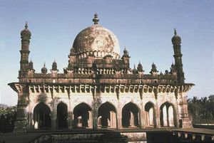 Vijayapura, Karnataka, India: tomb