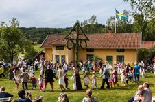 Midsummer: maypole dance